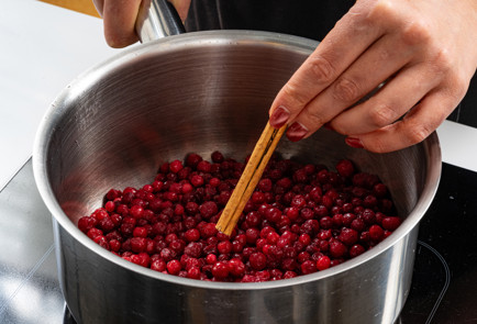 Фото шага рецепта Варенье из брусники на зиму 190383 шаг 4