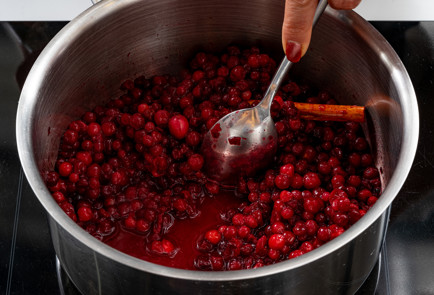 Фото шага рецепта Варенье из брусники на зиму 190383 шаг 5