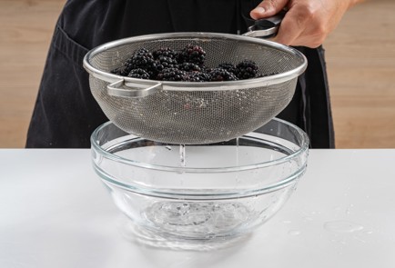 Фото шага рецепта Простой рецепт варенья из ежевики 174364 шаг 3  