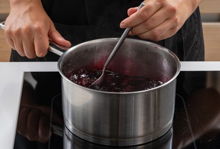 Фото шага рецепта Простой рецепт варенья из ежевики 174364 шаг 7  