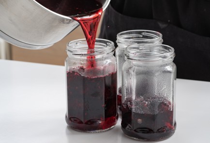 Фото шага рецепта Простой рецепт варенья из ежевики 174364 шаг 8  