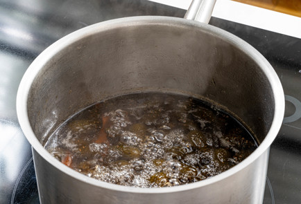 Фото шага рецепта Варенье из шишек 189518 шаг 8  