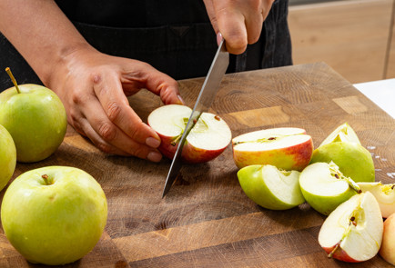 Фото шага рецепта Варенье из яблок в духовке 190154 шаг 2  