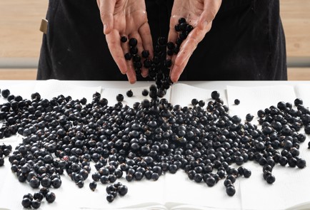 Фото шага рецепта Вареньепятиминутка из черной смородины 151253 шаг 2  