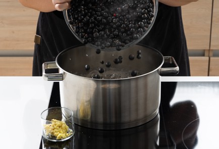 Фото шага рецепта Вареньепятиминутка из черной смородины 151253 шаг 5  