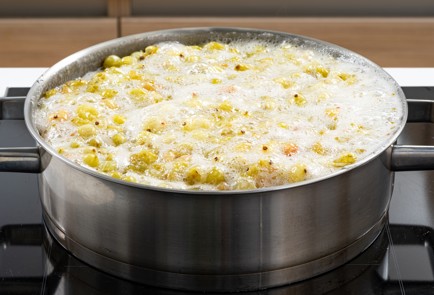 Фото шага рецепта Вареньепятиминутка из крыжовника 173984 шаг 6  