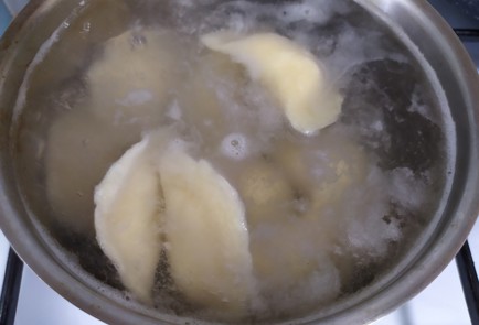 Фото шага рецепта Вареники с адыгейским сыром 190111 шаг 11  