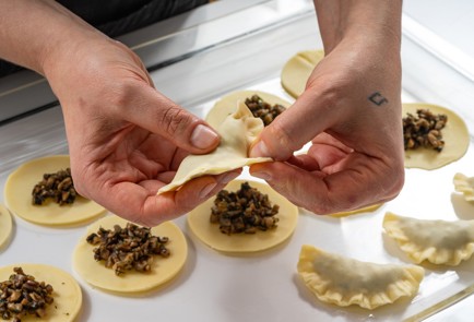 Фото шага рецепта Вареники с грибами 175429 шаг 14  