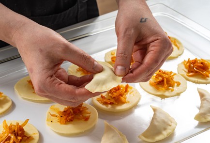 Фото шага рецепта Вареники с капустой 175427 шаг 13  