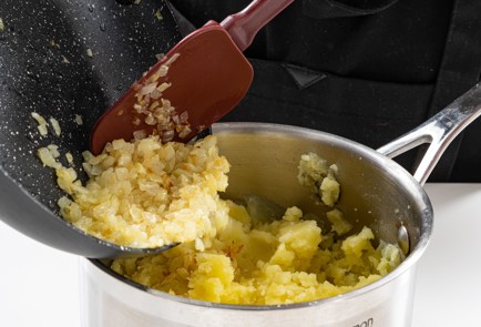 Фото шага рецепта Вареники с картошкой на заварном тесте 176086 шаг 8  