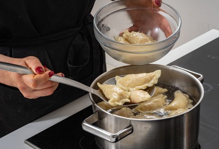 Фото шага рецепта Вареники с квашеной капустой на заварном тесте 176087 шаг 11  