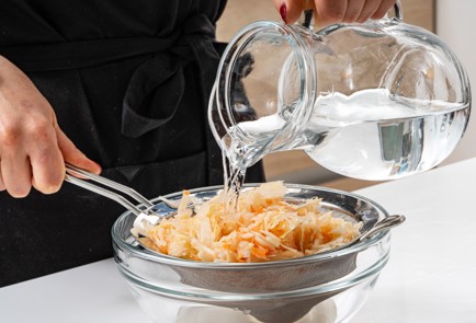 Фото шага рецепта Вареники с квашеной капустой на заварном тесте 176087 шаг 6  