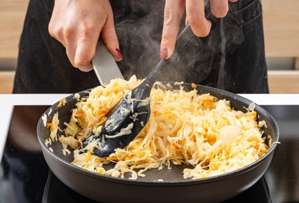 Фото шага рецепта Вареники с квашеной капустой на заварном тесте 176087 шаг 7  