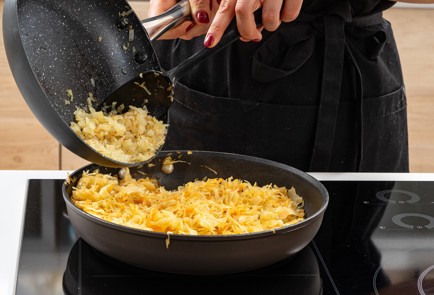 Фото шага рецепта Вареники с квашеной капустой на заварном тесте 176087 шаг 8  