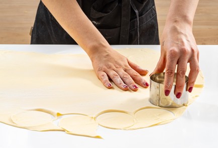 Фото шага рецепта Вареники с квашеной капустой на заварном тесте 176087 шаг 9  