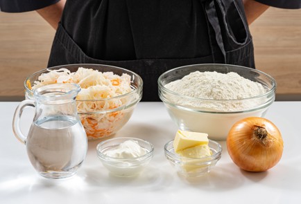 Фото шага рецепта Вареники с квашеной капустой 175428 шаг 1