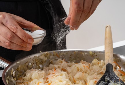 Фото шага рецепта Вареники с квашеной капустой 175428 шаг 10