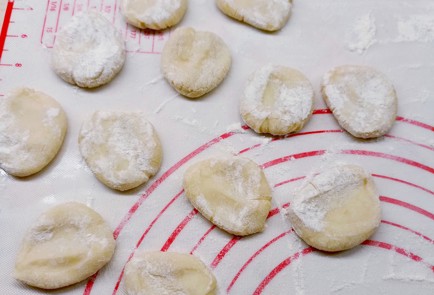 Фото шага рецепта Вареники с начинкой из капусты 186871 шаг 10