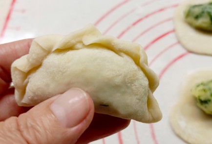 Фото шага рецепта Вареники с начинкой из капусты 186871 шаг 11