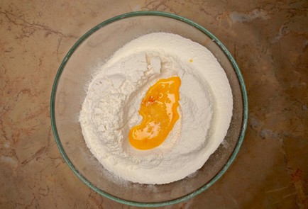 Фото шага рецепта Вареники с творогом и изюмом 187675 шаг 3