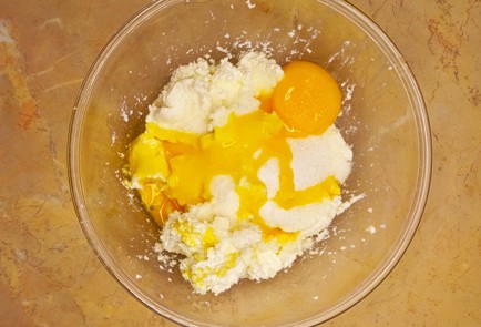 Фото шага рецепта Вареники с творогом и изюмом 187675 шаг 9