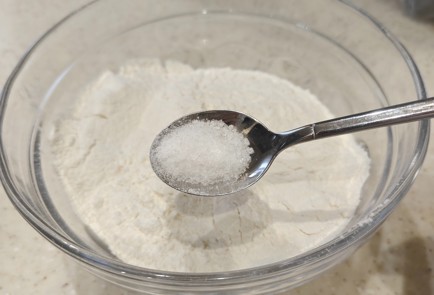 Фото шага рецепта Вареники с творогом 174862 шаг 2  