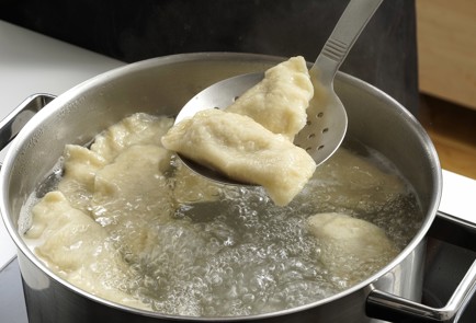 Фото шага рецепта Вареники с тыквой и беконом 152727 шаг 10  