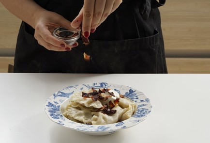 Фото шага рецепта Вареники с тыквой и беконом 152727 шаг 11  