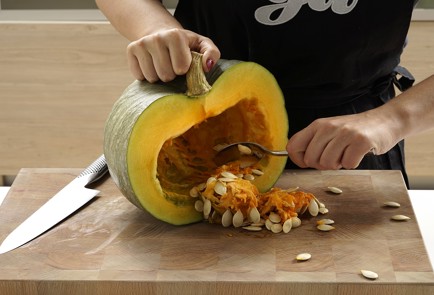 Фото шага рецепта Вареники с тыквой и беконом 152727 шаг 3  