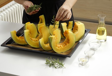 Фото шага рецепта Вареники с тыквой и беконом 152727 шаг 4  