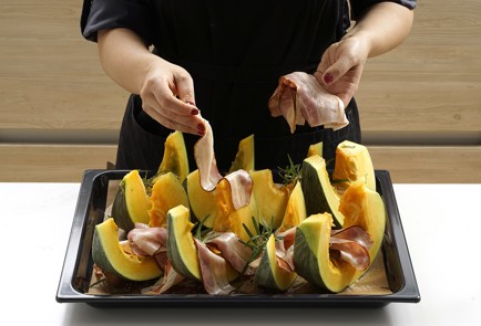 Фото шага рецепта Вареники с тыквой и беконом 152727 шаг 5  