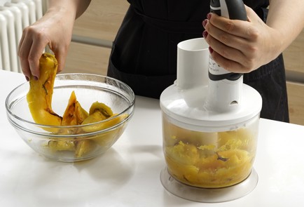 Фото шага рецепта Вареники с тыквой и беконом 152727 шаг 6  