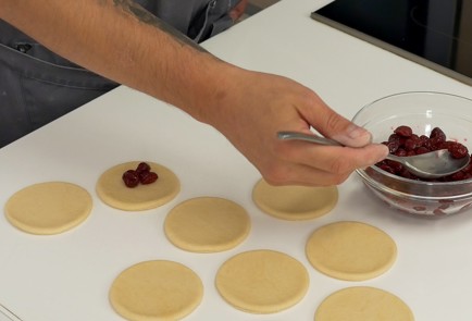 Фото шага рецепта Вареники с вишней Лары Кацовой 136861 шаг 4  