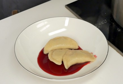 Фото шага рецепта Вареники с вишней Лары Кацовой 136861 шаг 5  