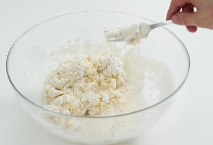 Фото шага рецепта Вареники с вишней в компоте 79923 шаг 2  