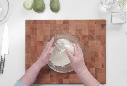 Фото шага рецепта Вареники с зеленой редькой 175914 шаг 1  