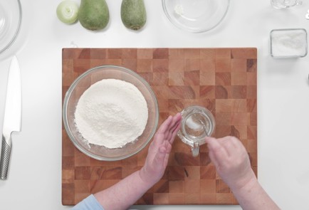 Фото шага рецепта Вареники с зеленой редькой 175914 шаг 2  