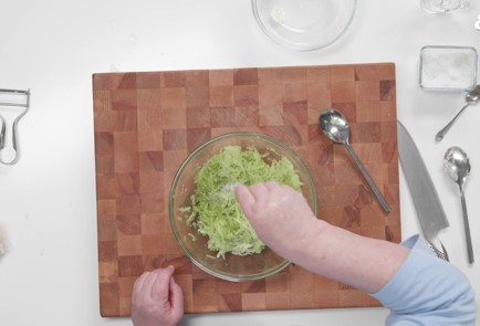 Фото шага рецепта Вареники с зеленой редькой 175914 шаг 8  