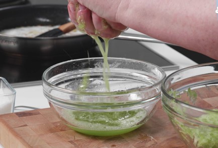 Фото шага рецепта Вареники с зеленой редькой 175914 шаг 9  