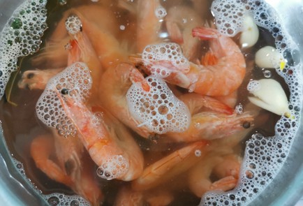Фото шага рецепта Вареные креветки 190170 шаг 8