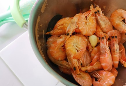 Фото шага рецепта Вареные креветки 190170 шаг 9