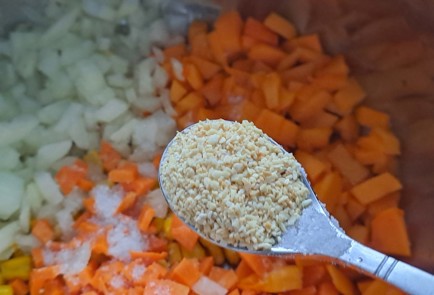 Фото шага рецепта Вареный рис с кукурузой морковью тыквой и со сливочным маслом 188000 шаг 7  