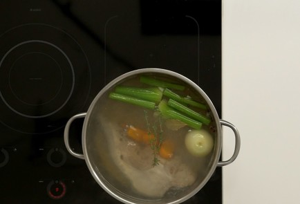 Фото шага рецепта Вареный язык с зеленой сальсой 47453 шаг 1  