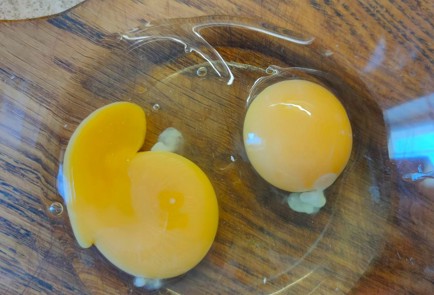 Фото шага рецепта Ватрушка из слоеного теста с ягодами 189133 шаг 2