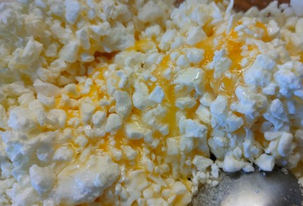 Фото шага рецепта Ватрушка из слоеного теста с ягодами 189133 шаг 6