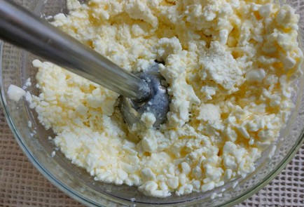 Фото шага рецепта Ватрушка с домашним творогом 175484 шаг 6  