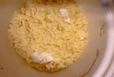 Фото шага рецепта Сдобные ватрушки с картофельным пюре 191268 шаг 15