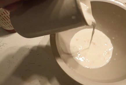 Фото шага рецепта Сдобные ватрушки с картофельным пюре 191268 шаг 2