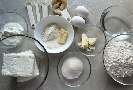 Фото шага рецепта Ватрушки со штрейзелем 175145 шаг 1  