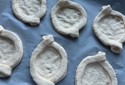 Фото шага рецепта Ватрушки со штрейзелем 175145 шаг 15  